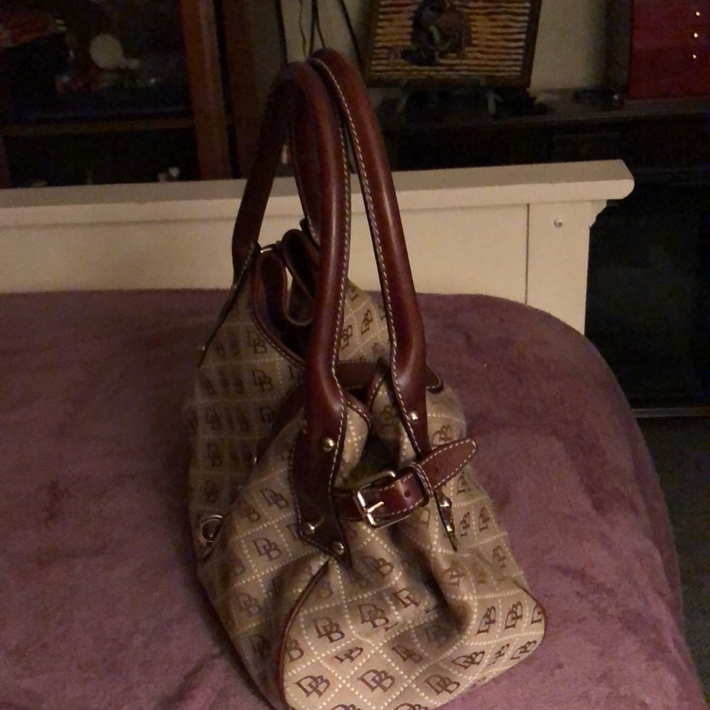 Large beautiful spacious Dooney & Bourke hobo bag. - Picture 6 of 8